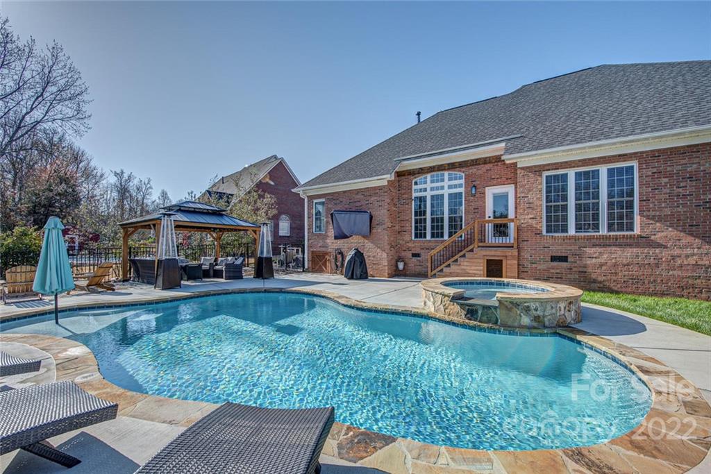 5203 Featherstone Court