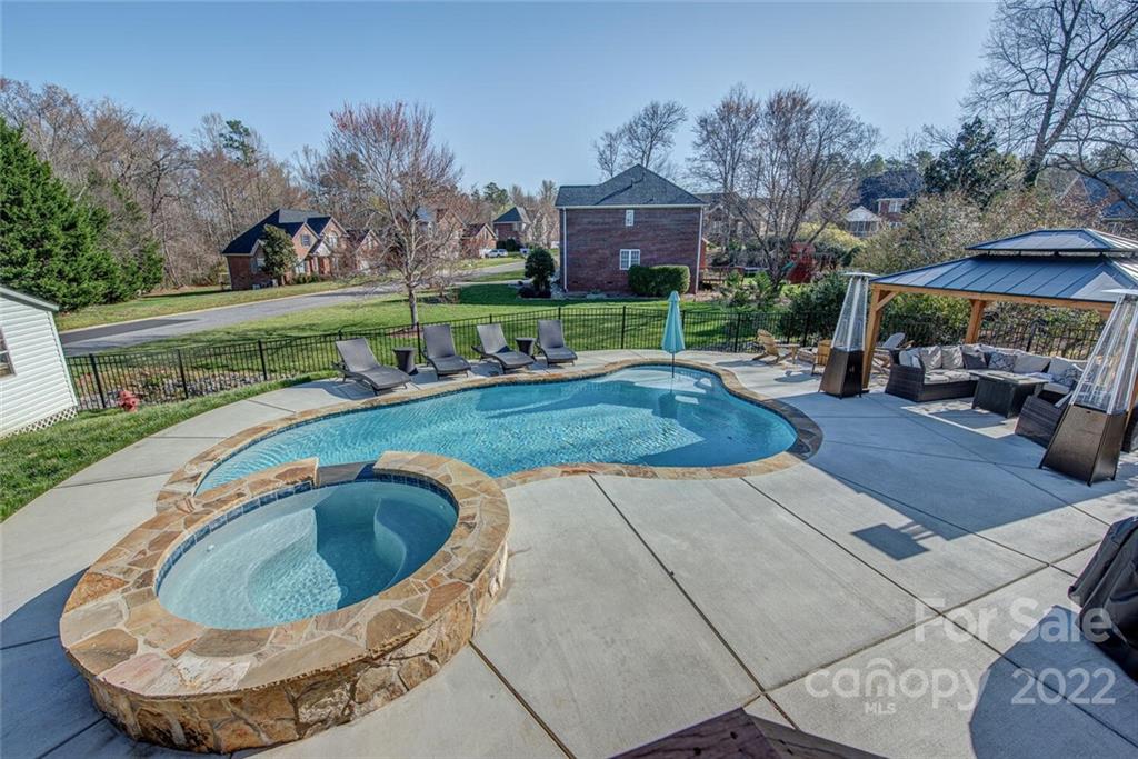5203 Featherstone Court