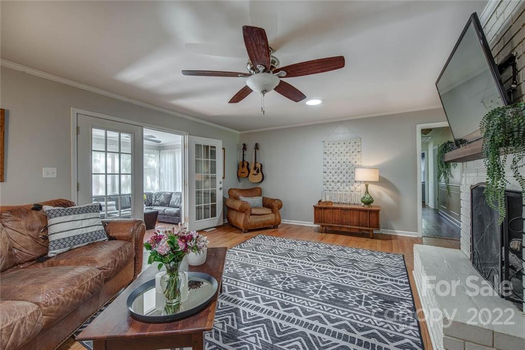 3808 Edgewater Road