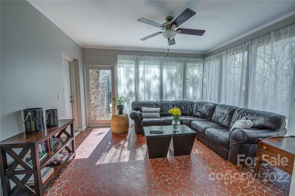 3808 Edgewater Road