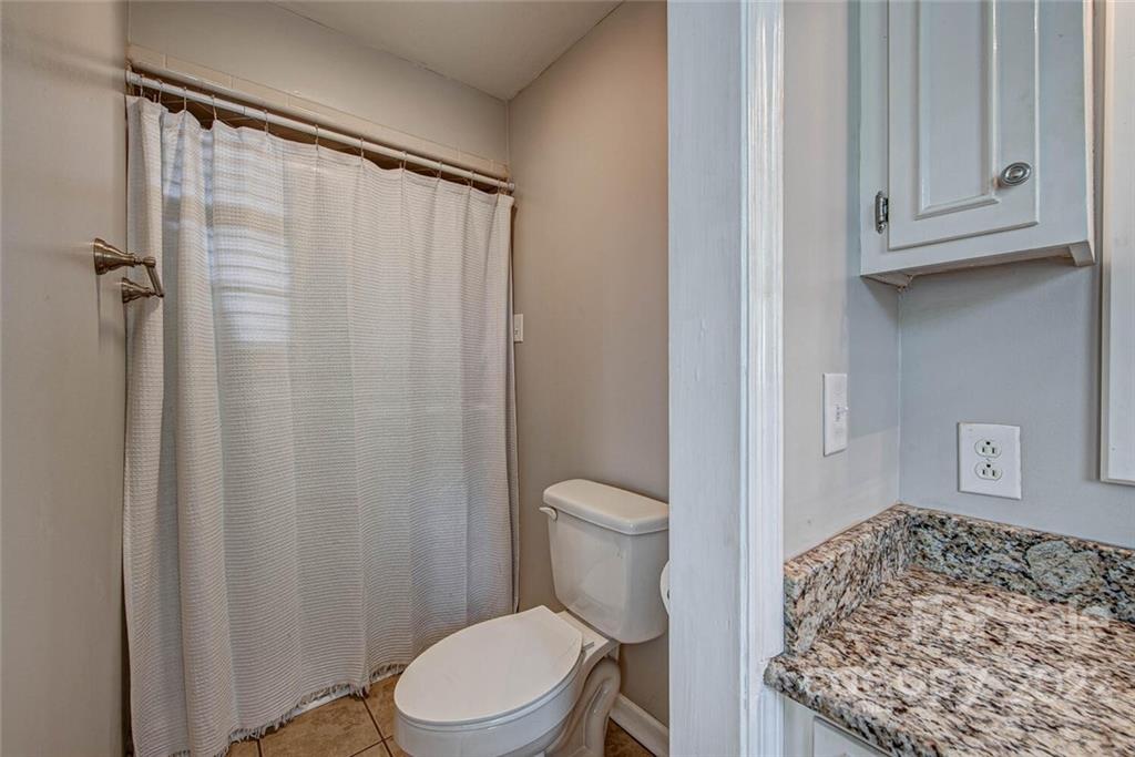3808 Edgewater Road