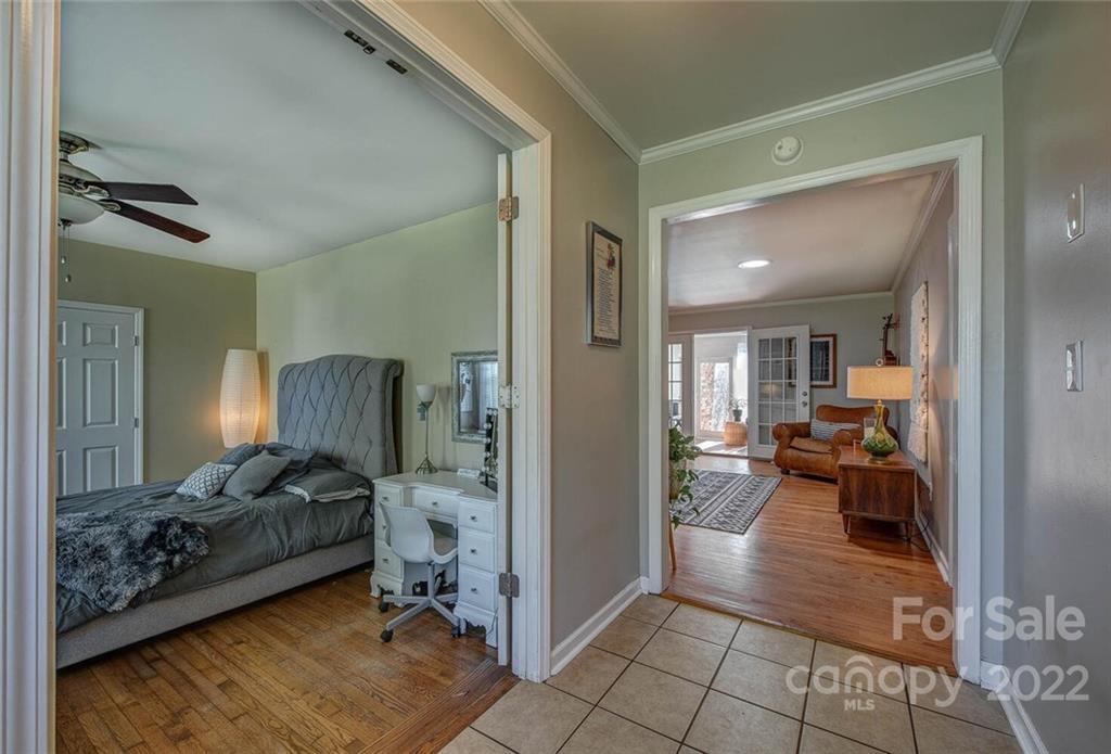 3808 Edgewater Road