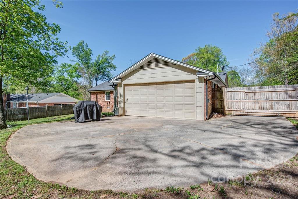 3808 Edgewater Road
