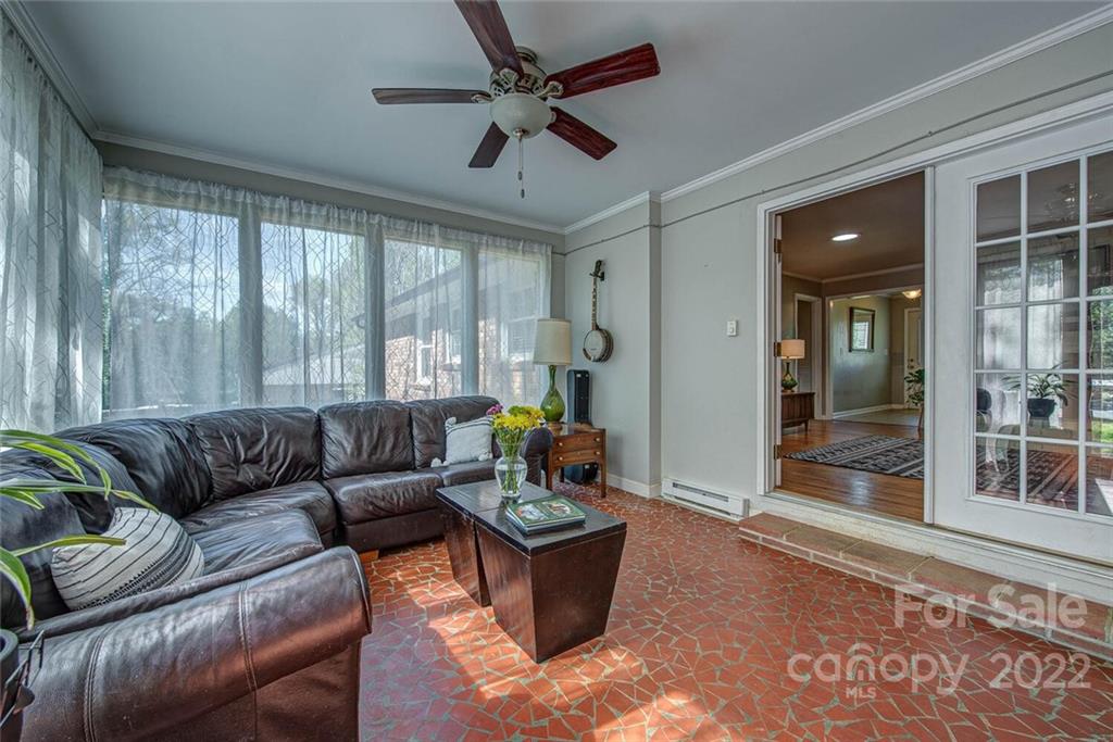 3808 Edgewater Road