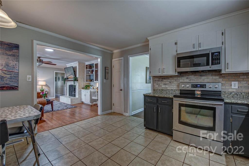 3808 Edgewater Road