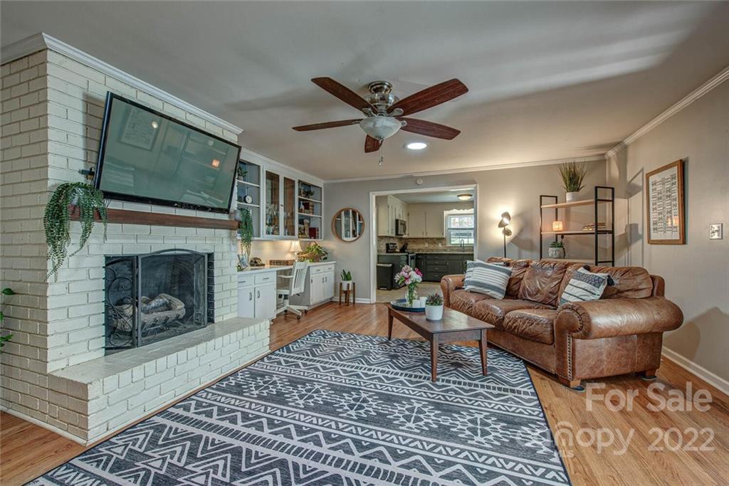 3808 Edgewater Road
