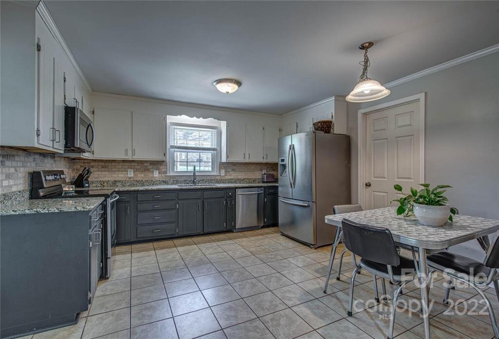 3808 Edgewater Road