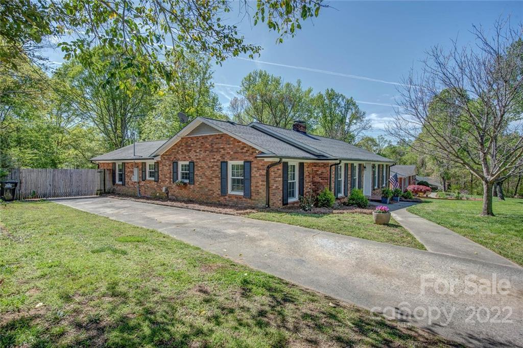 3808 Edgewater Road