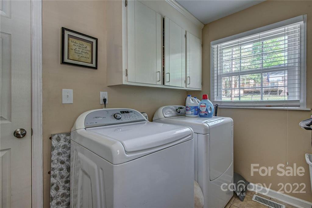 3808 Edgewater Road