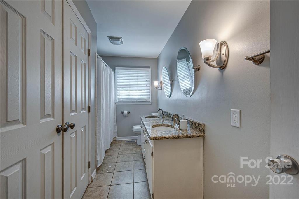 3808 Edgewater Road