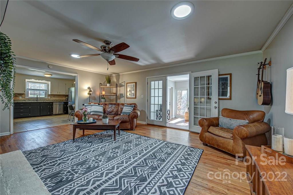 3808 Edgewater Road