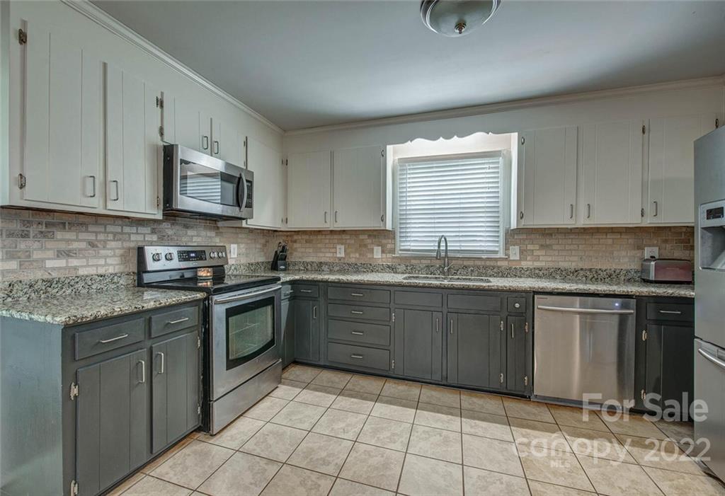 3808 Edgewater Road