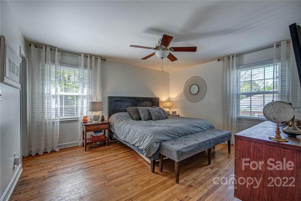 3808 Edgewater Road