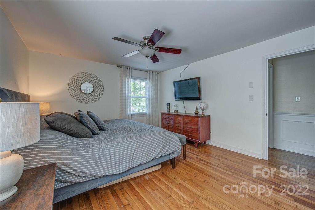 3808 Edgewater Road