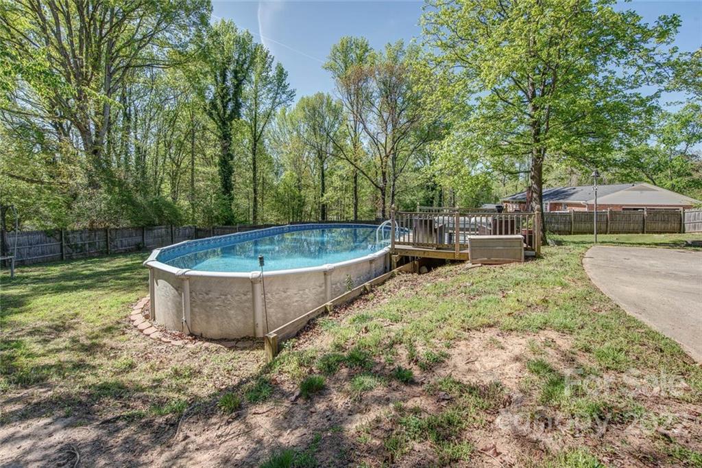 3808 Edgewater Road