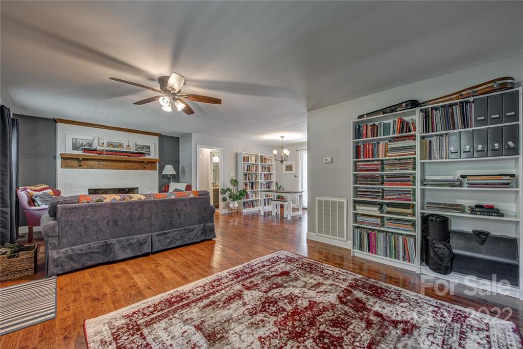 2330 Autumnwood Trail