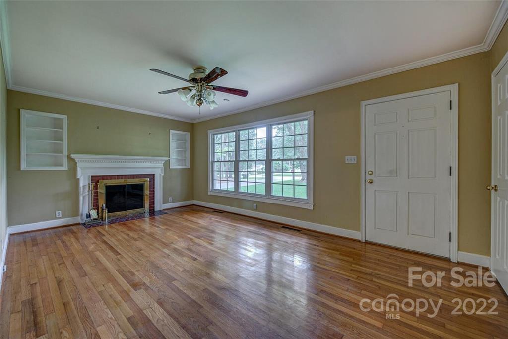 2114 Linwood Road
