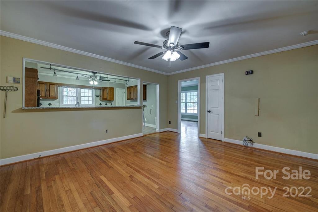 2114 Linwood Road