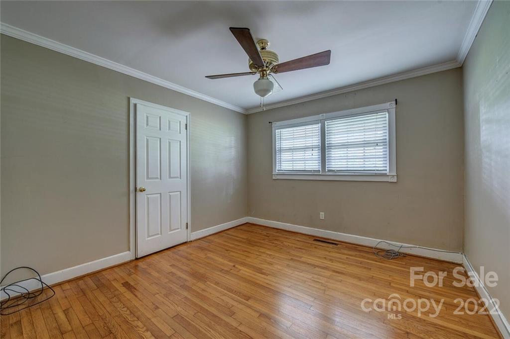 2114 Linwood Road