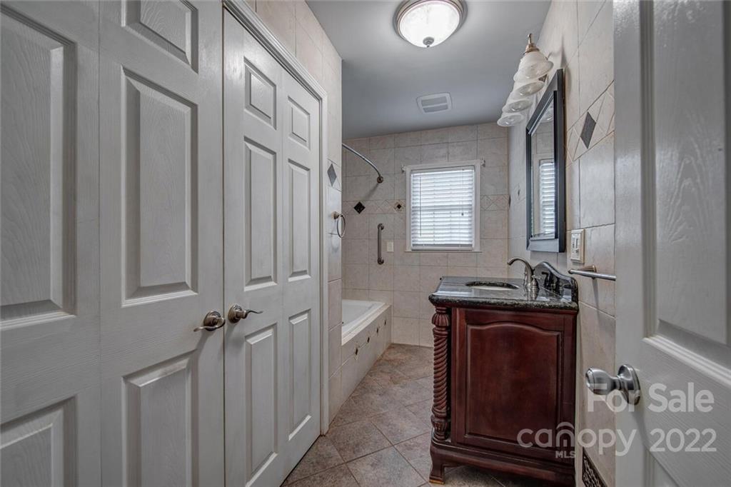 2114 Linwood Road