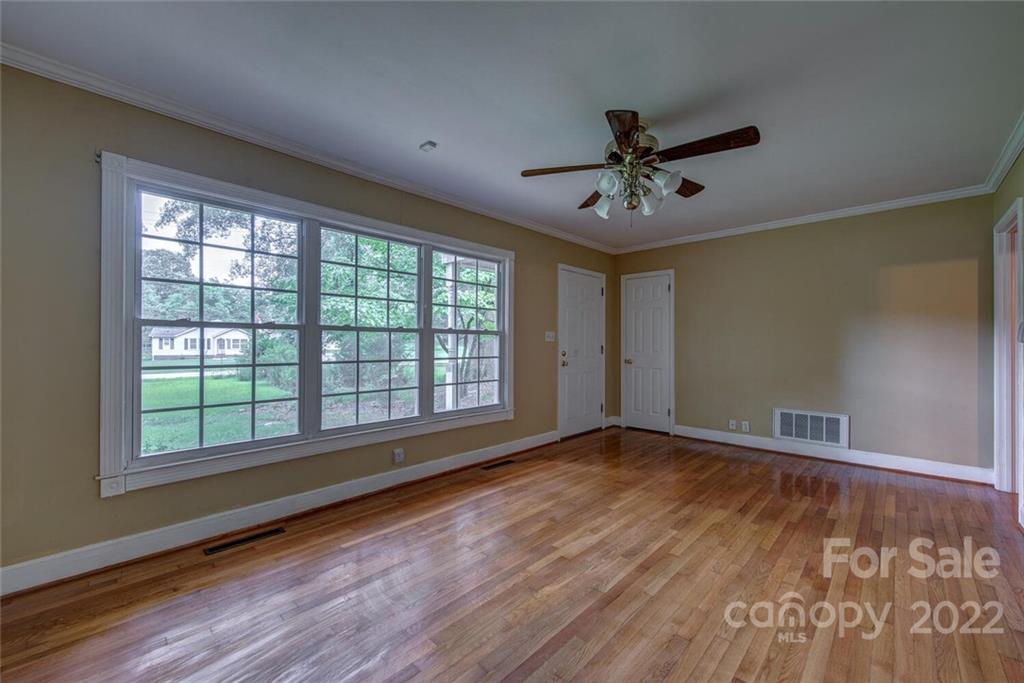 2114 Linwood Road