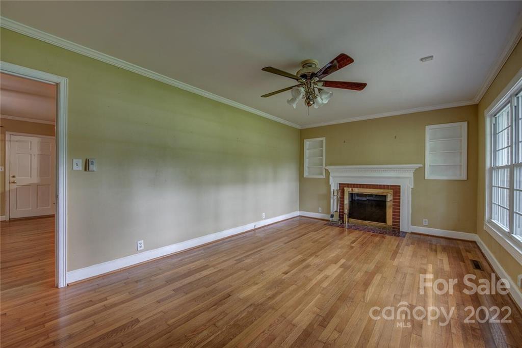 2114 Linwood Road