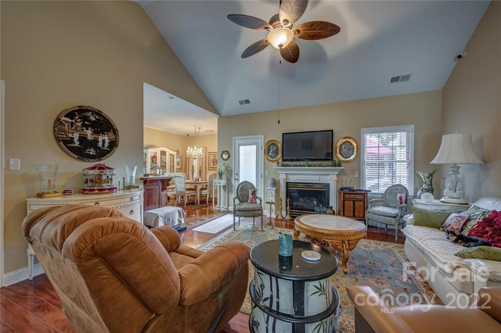 2122 Pinefield Court