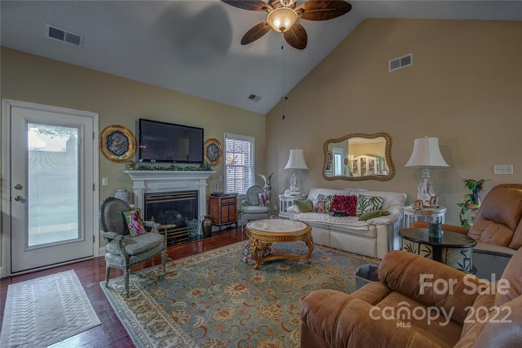 2122 Pinefield Court