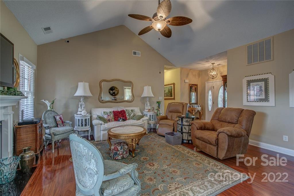 2122 Pinefield Court