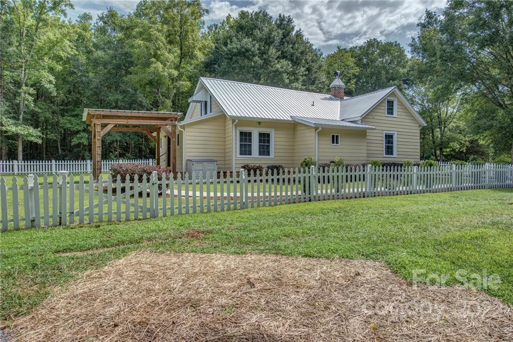 2433 Puetts Chapel Road