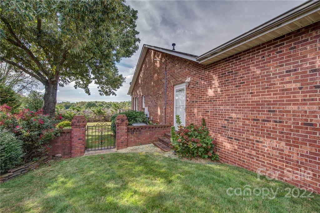 1927 Connemara Court