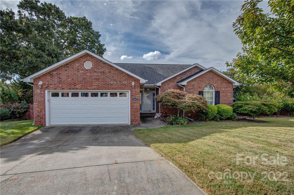 1927 Connemara Court