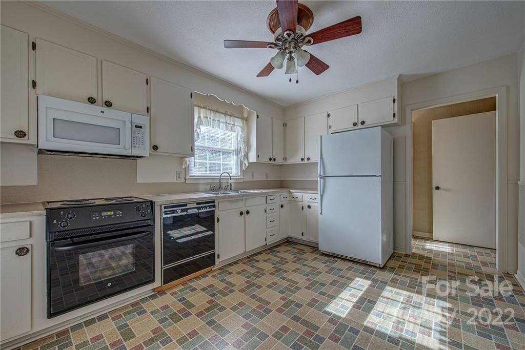 1216 Huntsmoor Drive