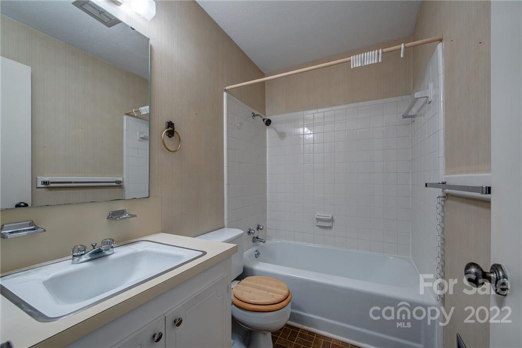1216 Huntsmoor Drive