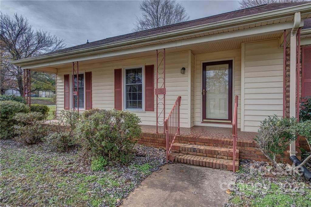 1216 Huntsmoor Drive
