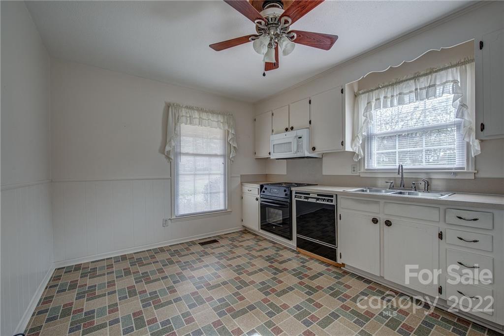 1216 Huntsmoor Drive