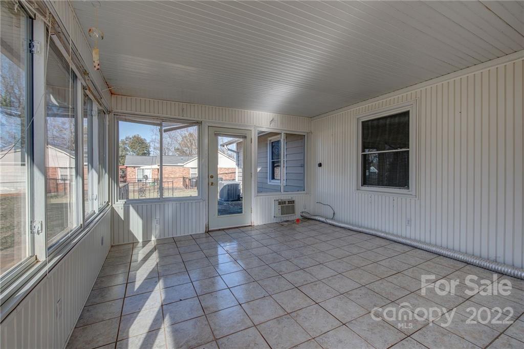2327 Gaines Avenue