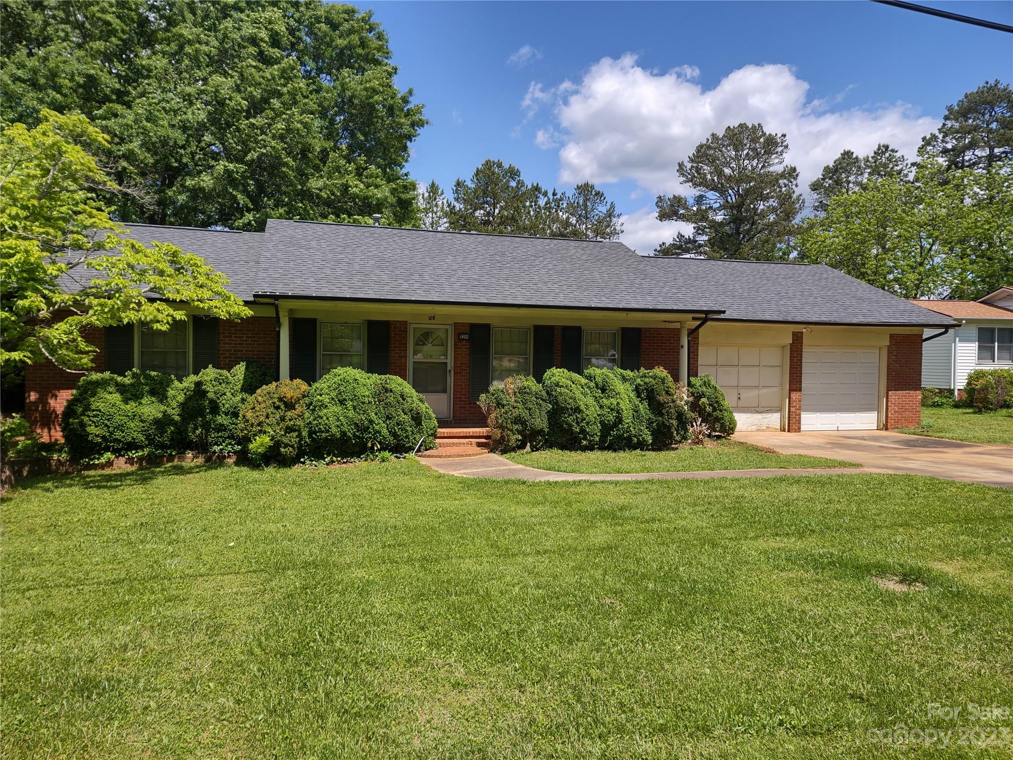 120 Maple Circle