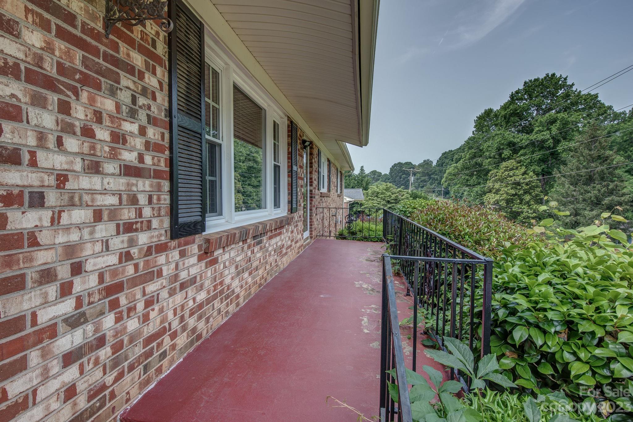 4300 Dawnwood Drive