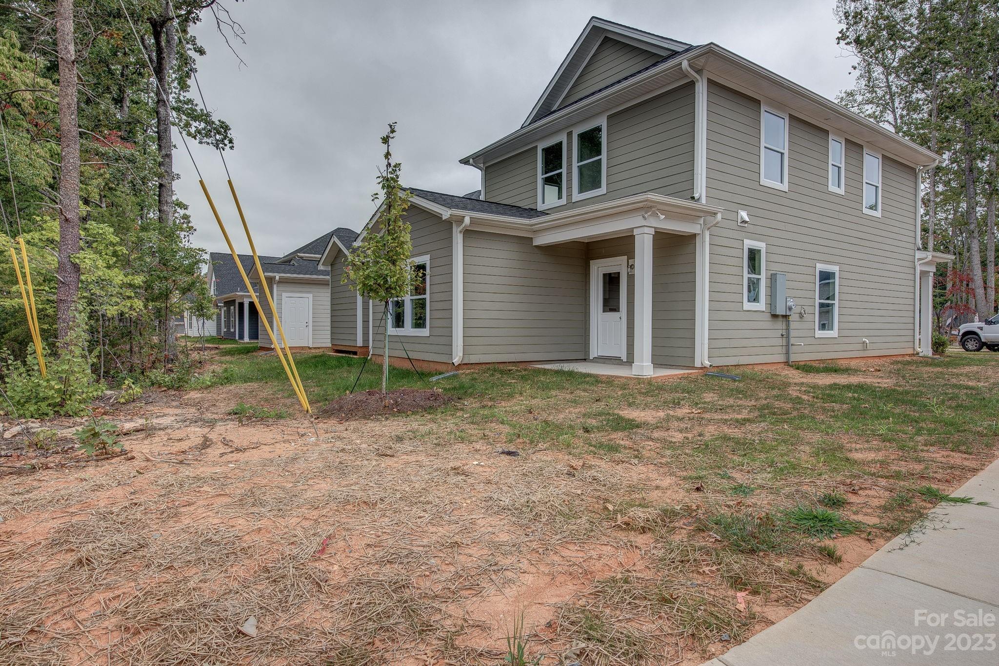 568 Geneva Circle