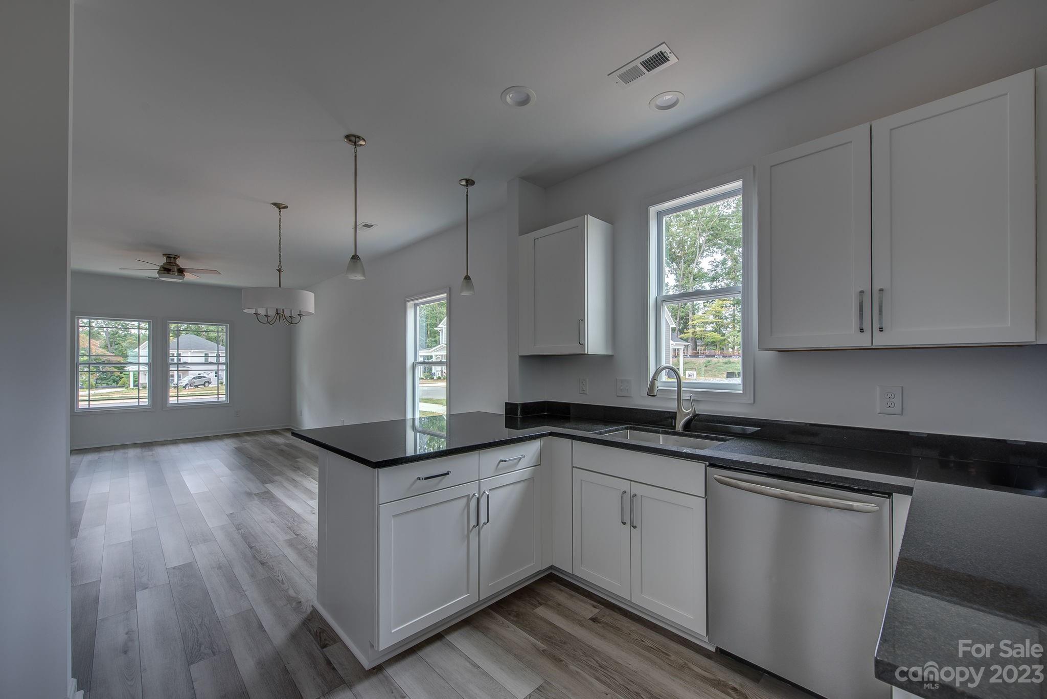 568 Geneva Circle