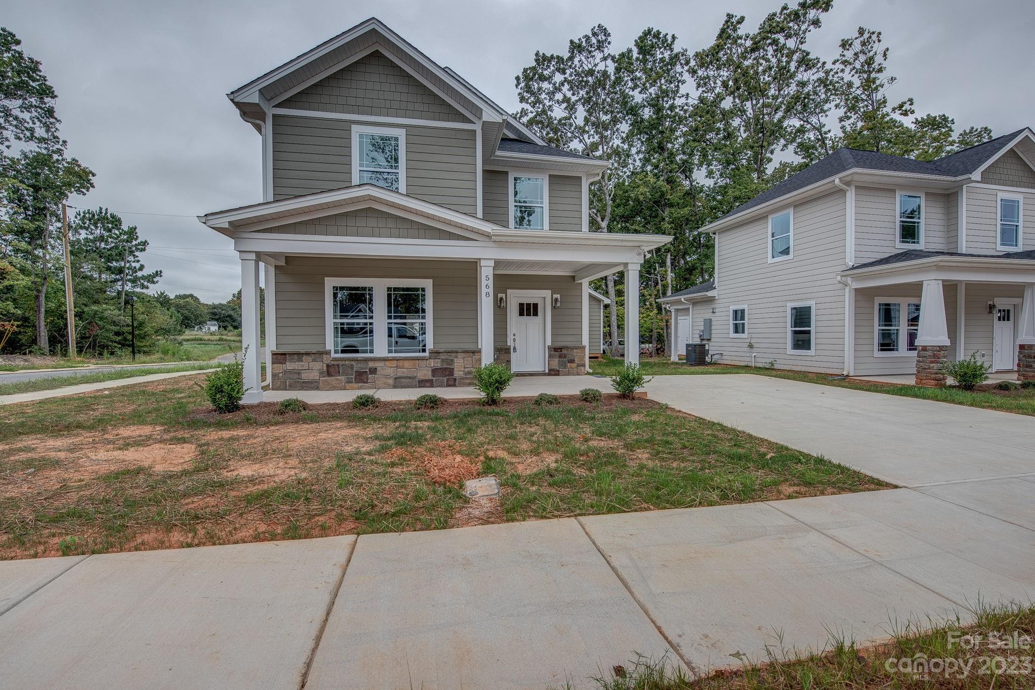 568 Geneva Circle