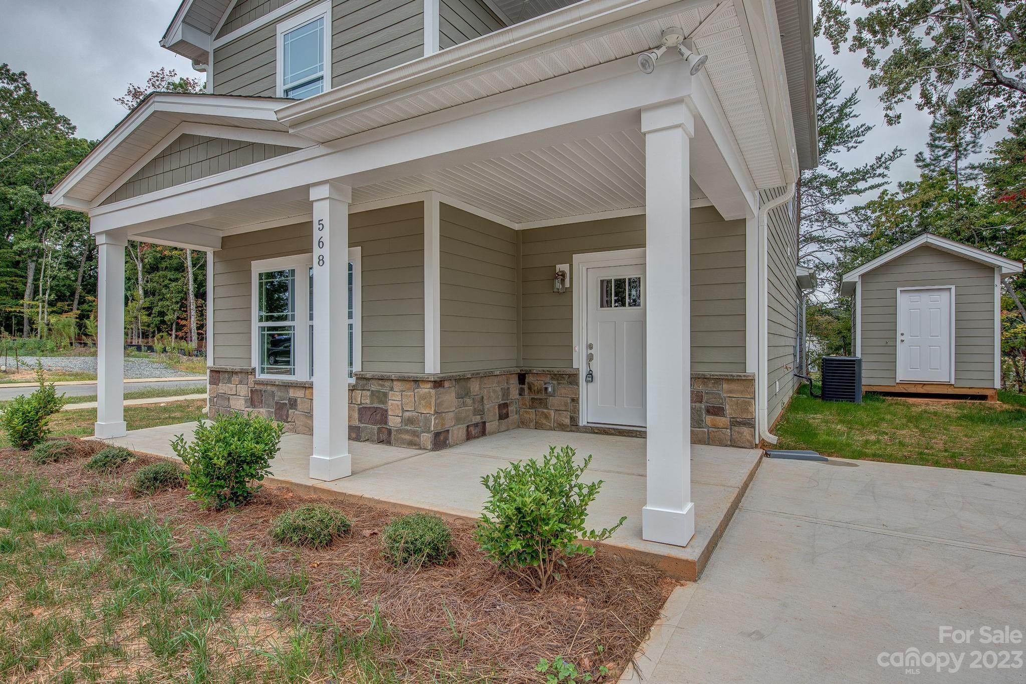 568 Geneva Circle