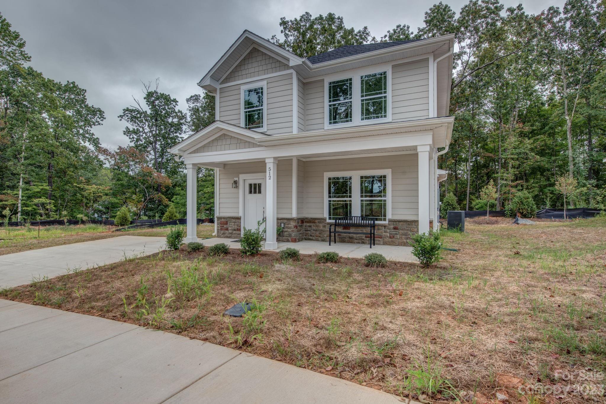 512 Geneva Circle