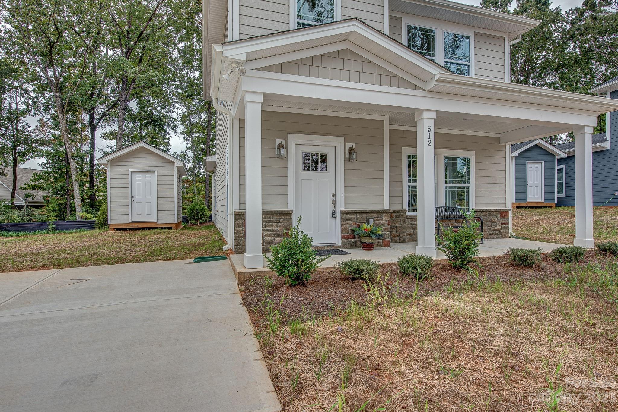 512 Geneva Circle