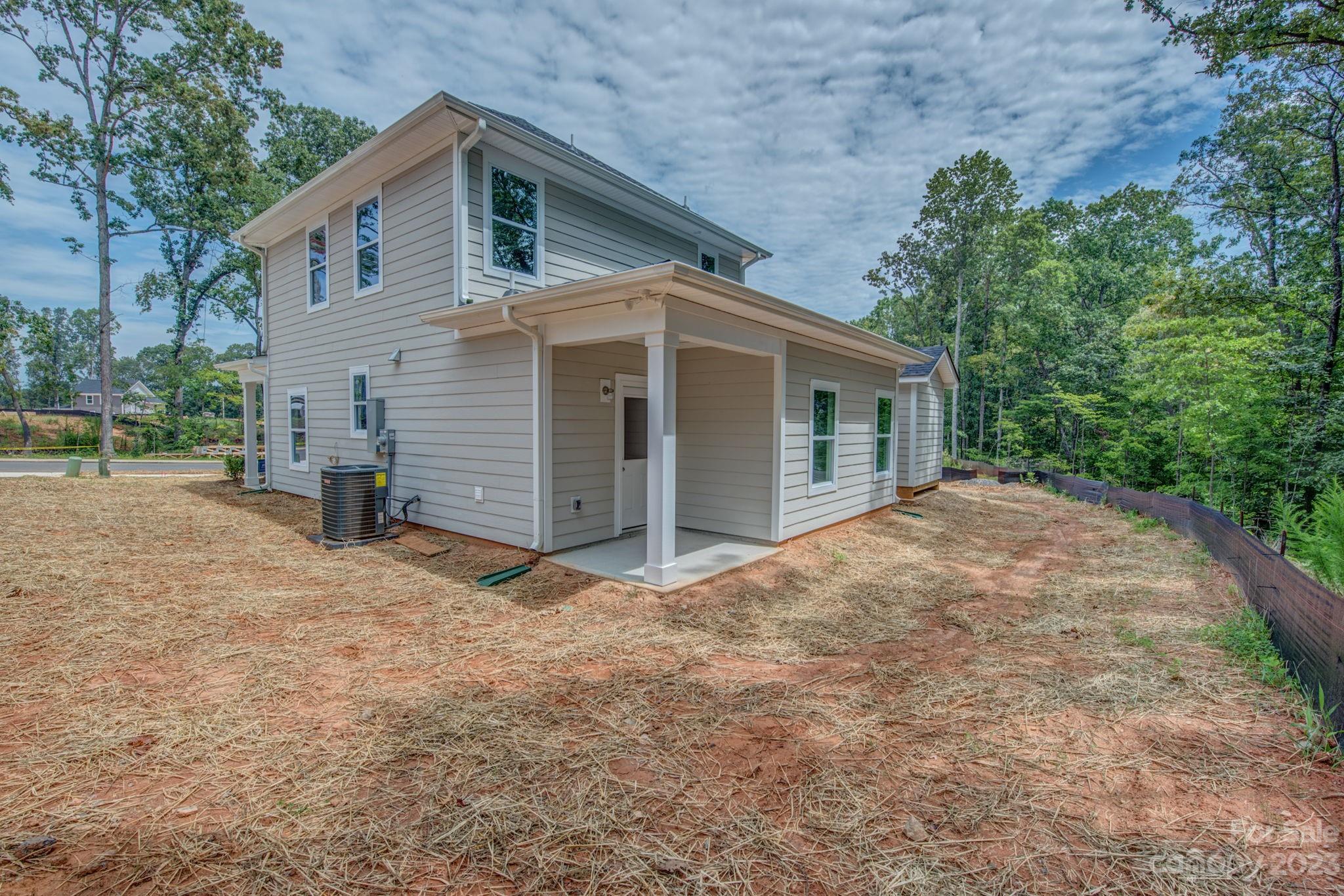 512 Geneva Circle