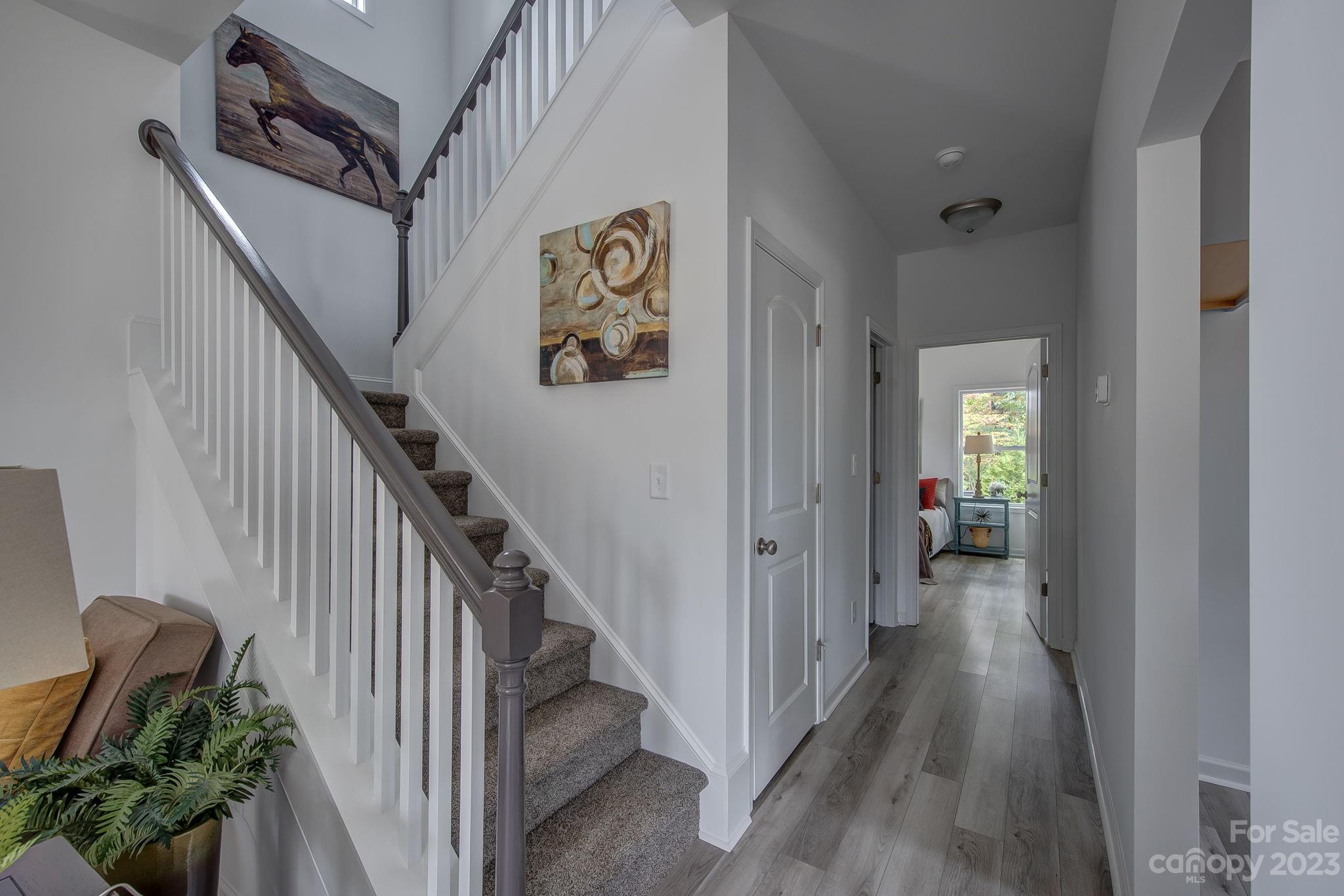 512 Geneva Circle