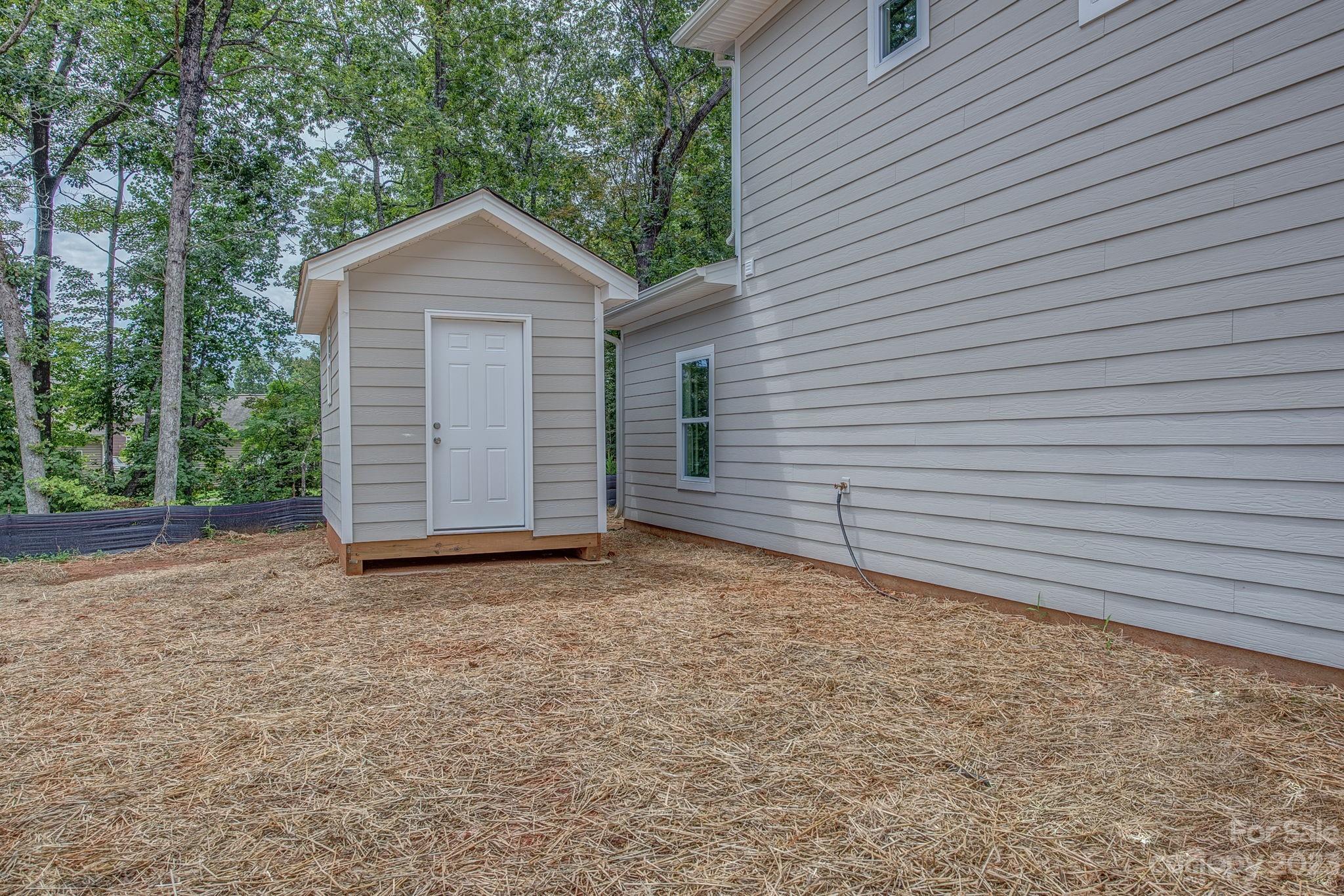 512 Geneva Circle