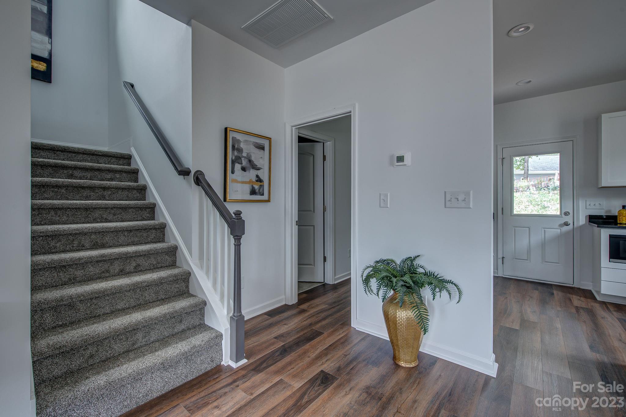 506 Geneva Circle