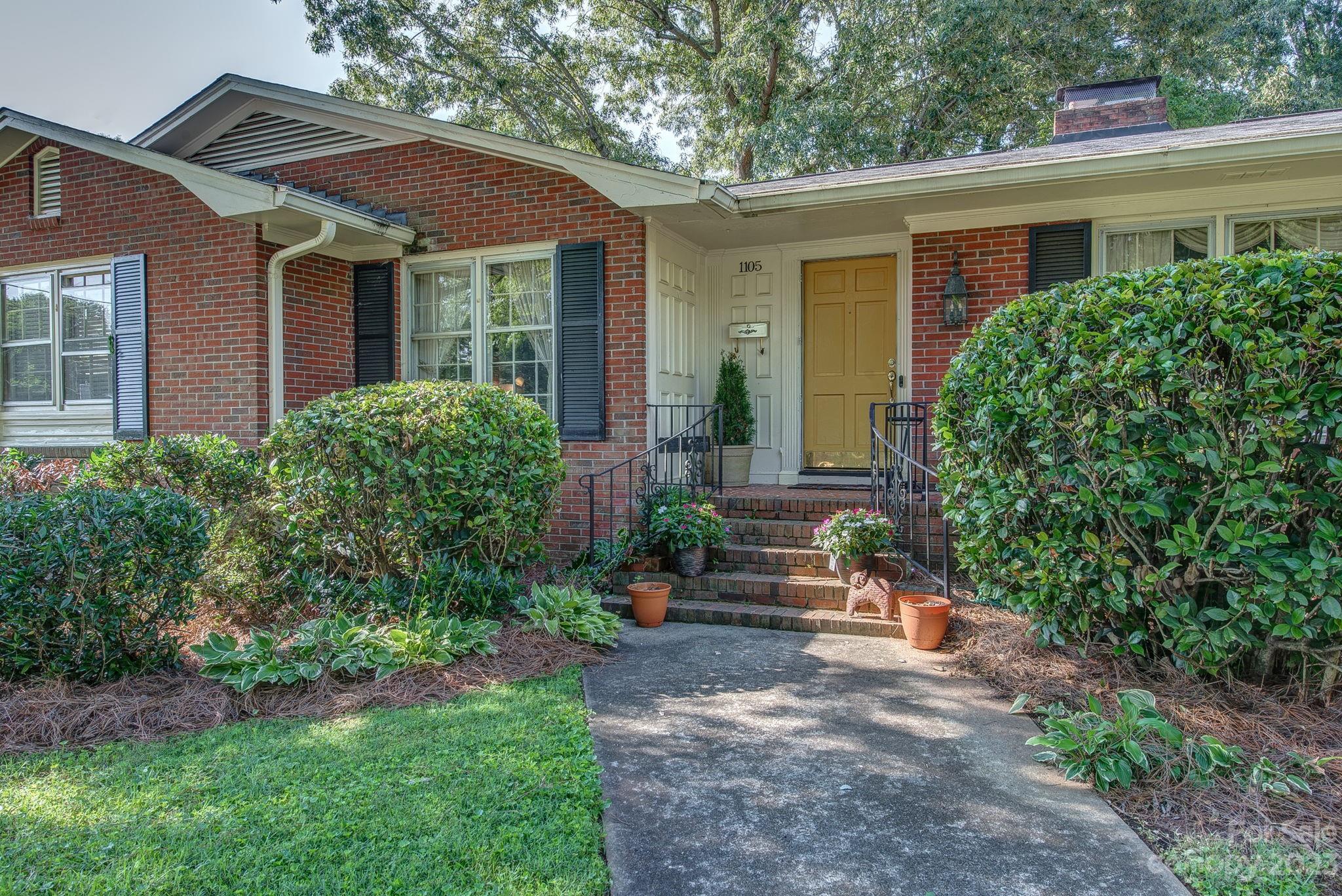 1105 Dumbarton Road